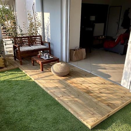 Spacious And Sunkissed 3Br & 2 Bathrooms Apartment Atene Esterno foto