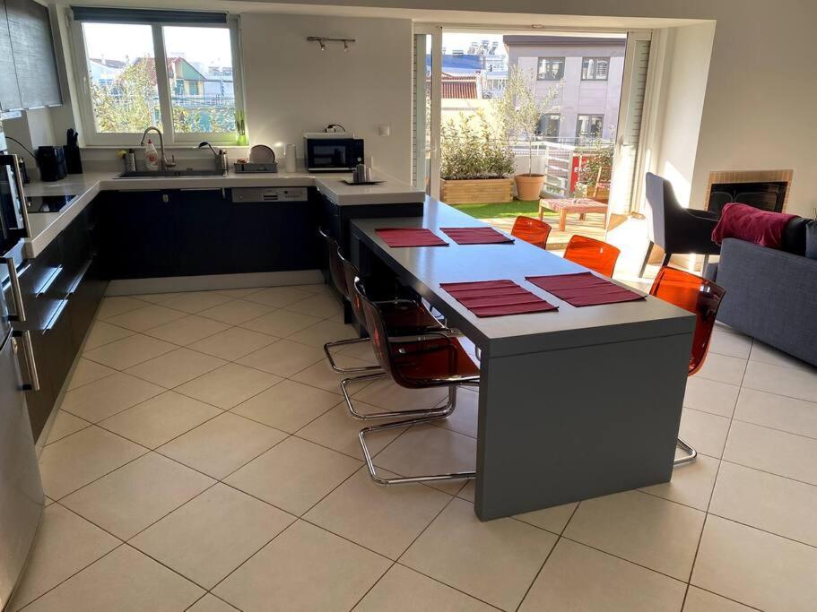 Spacious And Sunkissed 3Br & 2 Bathrooms Apartment Atene Esterno foto