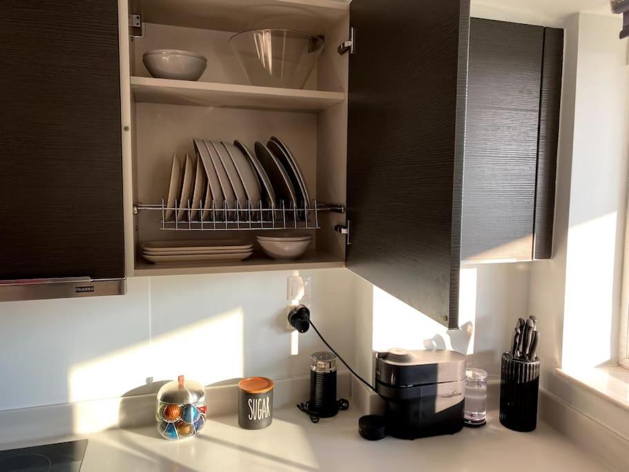 Spacious And Sunkissed 3Br & 2 Bathrooms Apartment Atene Esterno foto
