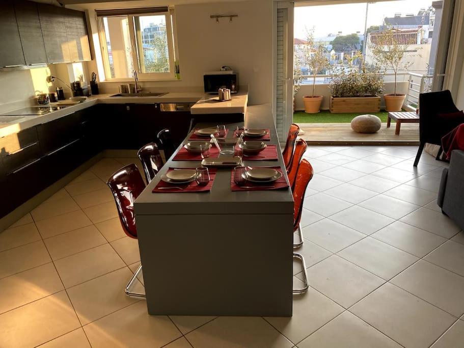Spacious And Sunkissed 3Br & 2 Bathrooms Apartment Atene Esterno foto