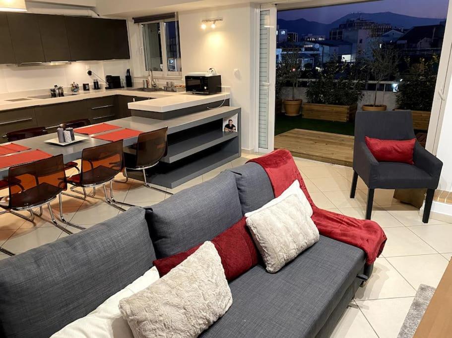 Spacious And Sunkissed 3Br & 2 Bathrooms Apartment Atene Esterno foto