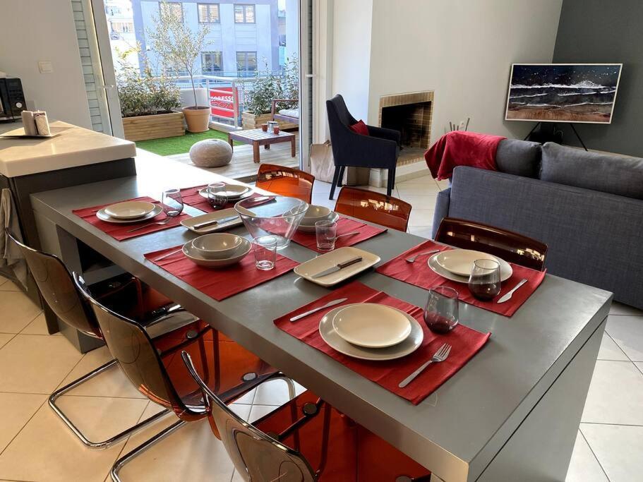 Spacious And Sunkissed 3Br & 2 Bathrooms Apartment Atene Esterno foto