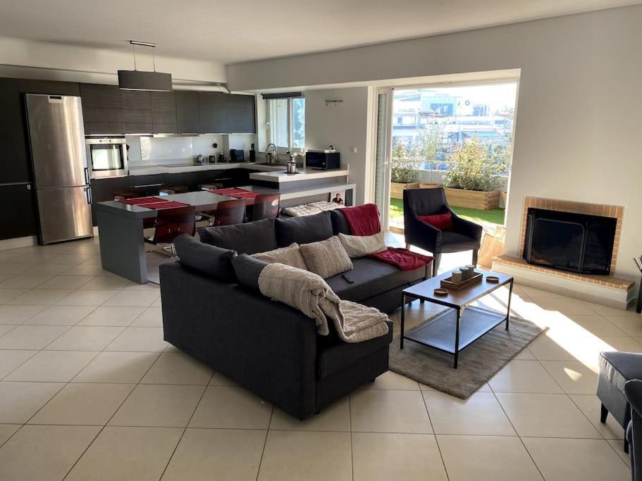 Spacious And Sunkissed 3Br & 2 Bathrooms Apartment Atene Esterno foto