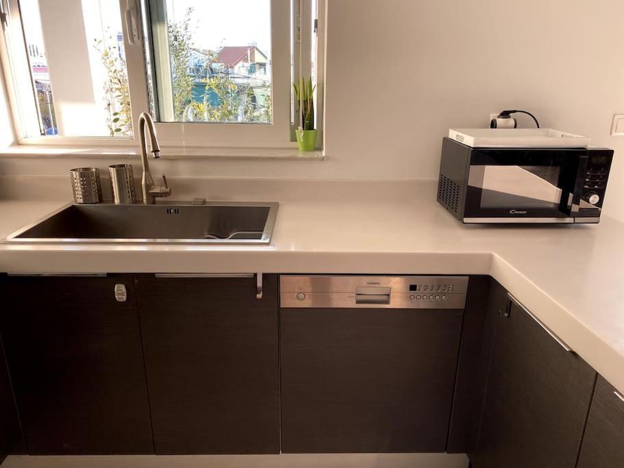 Spacious And Sunkissed 3Br & 2 Bathrooms Apartment Atene Esterno foto