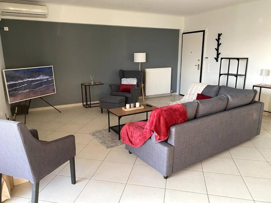 Spacious And Sunkissed 3Br & 2 Bathrooms Apartment Atene Esterno foto
