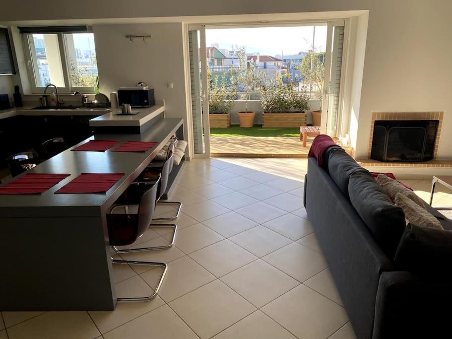 Spacious And Sunkissed 3Br & 2 Bathrooms Apartment Atene Esterno foto