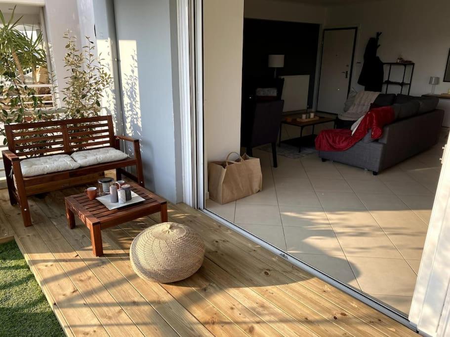 Spacious And Sunkissed 3Br & 2 Bathrooms Apartment Atene Esterno foto