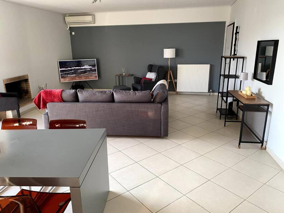 Spacious And Sunkissed 3Br & 2 Bathrooms Apartment Atene Esterno foto