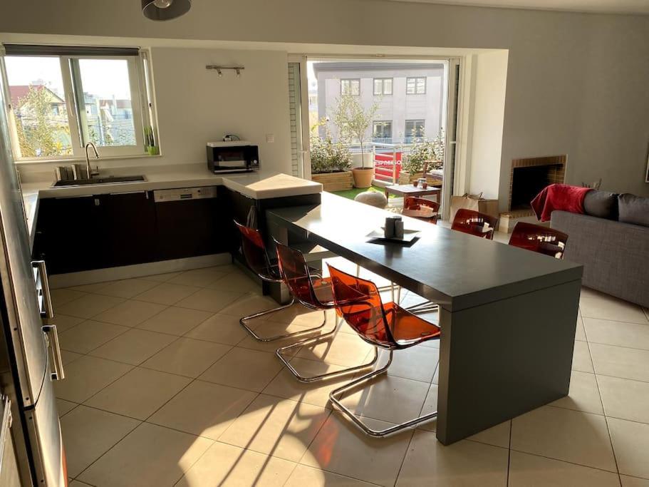 Spacious And Sunkissed 3Br & 2 Bathrooms Apartment Atene Esterno foto