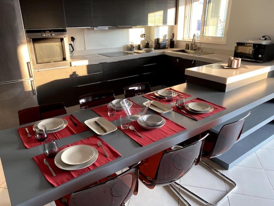 Spacious And Sunkissed 3Br & 2 Bathrooms Apartment Atene Esterno foto