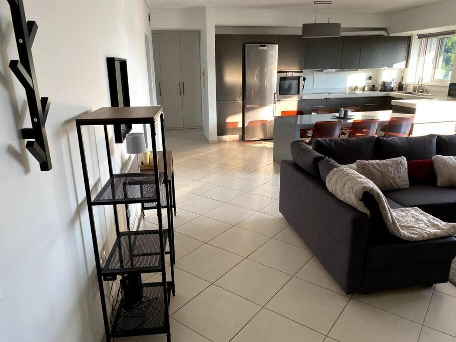 Spacious And Sunkissed 3Br & 2 Bathrooms Apartment Atene Esterno foto
