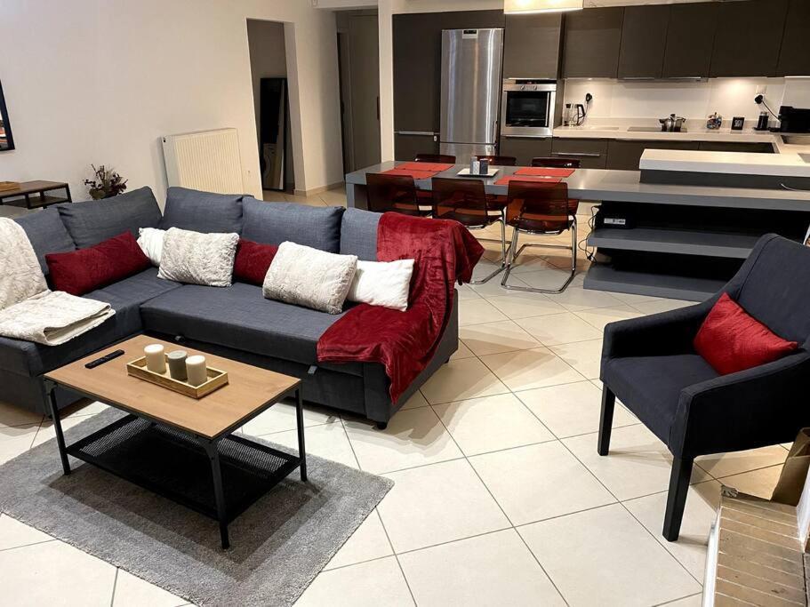 Spacious And Sunkissed 3Br & 2 Bathrooms Apartment Atene Esterno foto