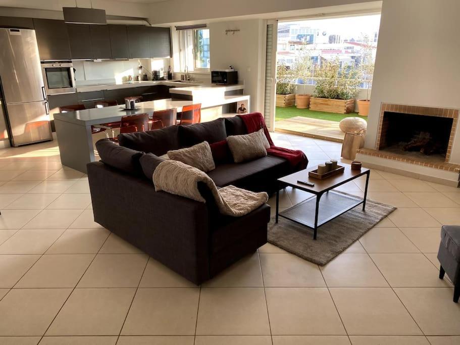 Spacious And Sunkissed 3Br & 2 Bathrooms Apartment Atene Esterno foto