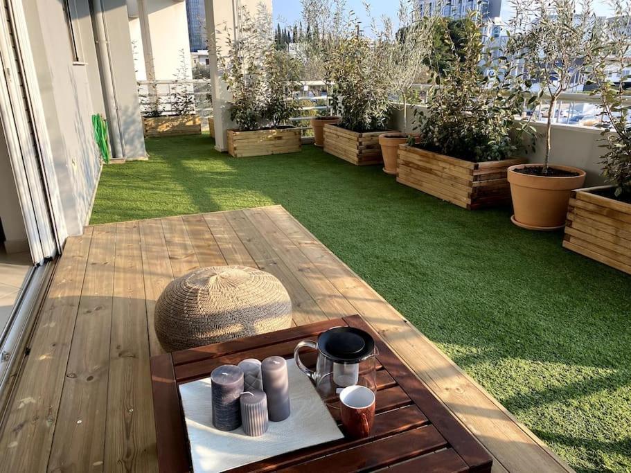Spacious And Sunkissed 3Br & 2 Bathrooms Apartment Atene Esterno foto