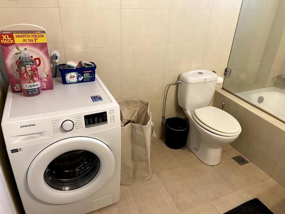 Spacious And Sunkissed 3Br & 2 Bathrooms Apartment Atene Esterno foto