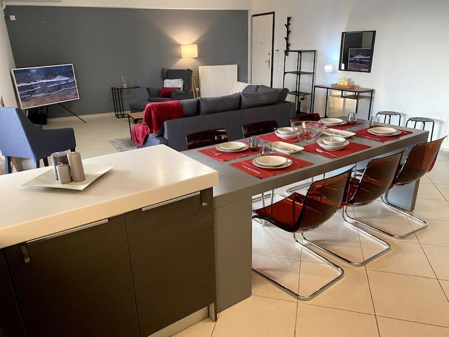 Spacious And Sunkissed 3Br & 2 Bathrooms Apartment Atene Esterno foto
