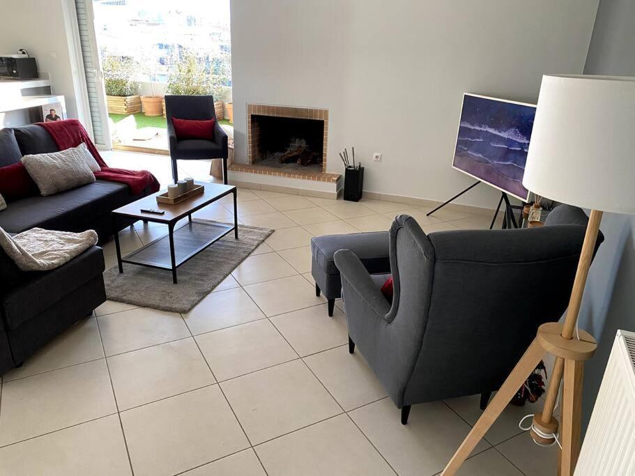 Spacious And Sunkissed 3Br & 2 Bathrooms Apartment Atene Esterno foto