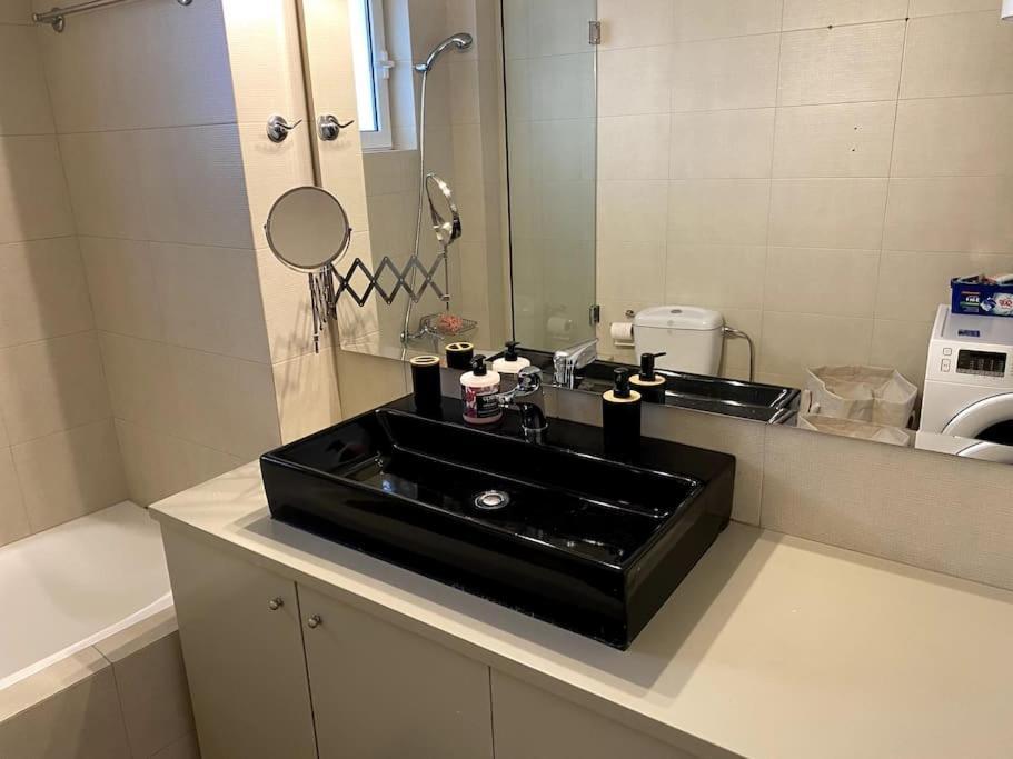 Spacious And Sunkissed 3Br & 2 Bathrooms Apartment Atene Esterno foto