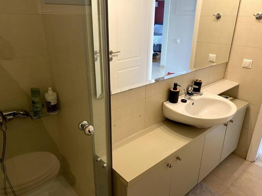 Spacious And Sunkissed 3Br & 2 Bathrooms Apartment Atene Esterno foto