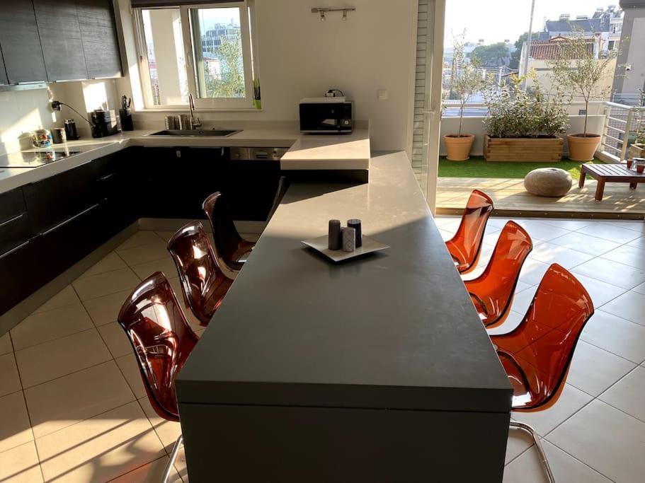 Spacious And Sunkissed 3Br & 2 Bathrooms Apartment Atene Esterno foto